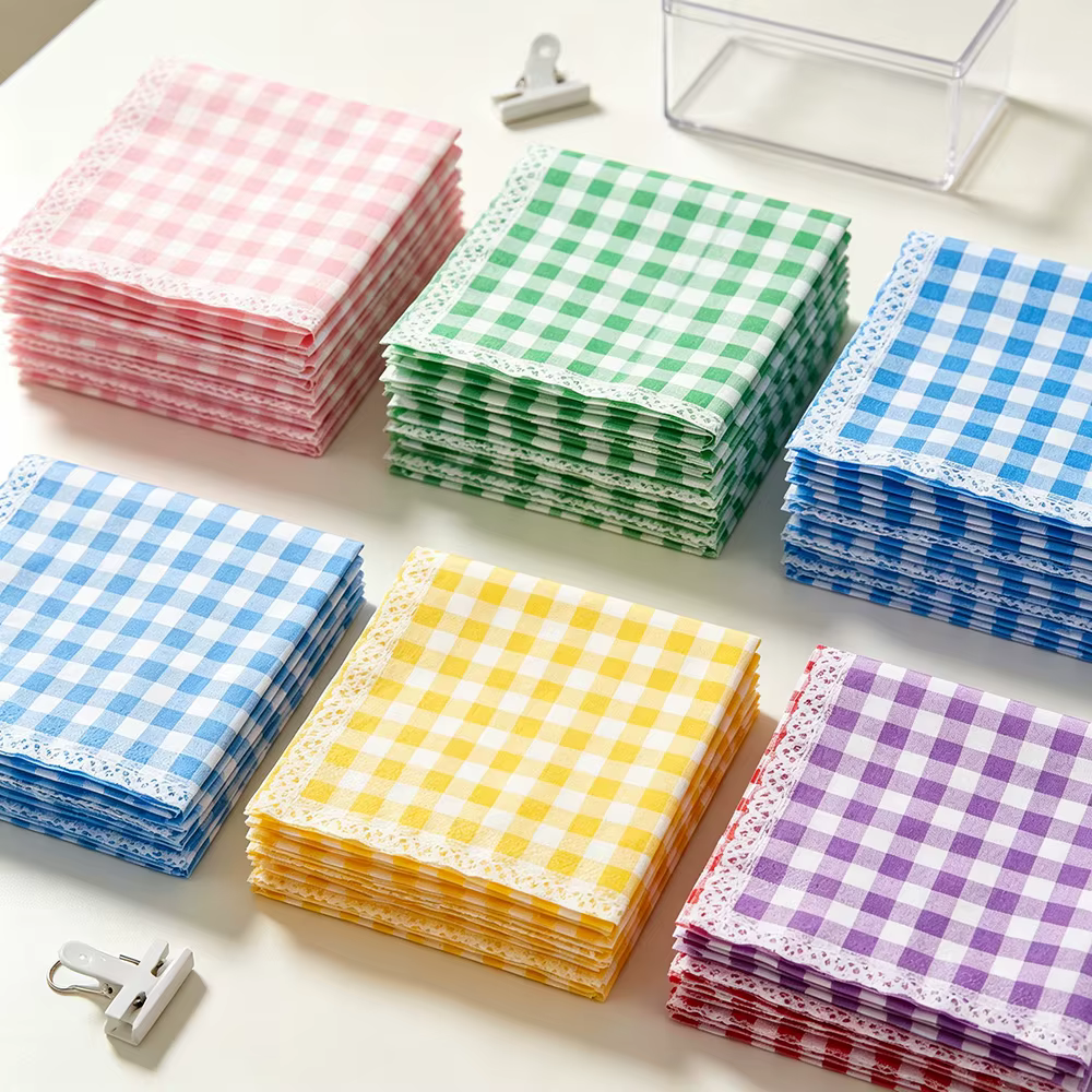 Gingham paper napkins