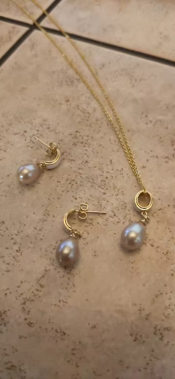Pearl Necklace & Earrings Set